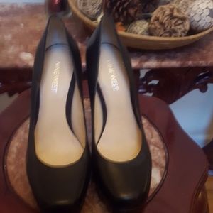 Nine West black leather sexy pumps